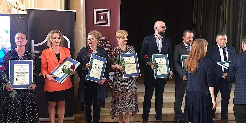  Dyrektor Renata Kosela z certyfikatem